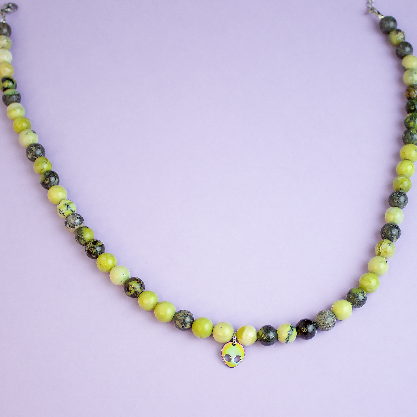 Collier ras de cou ALIEN vert pomme
