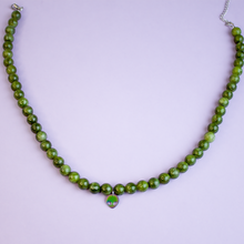 Charger l'image dans la galerie, Collier ras de cou ALIEN vert sapin