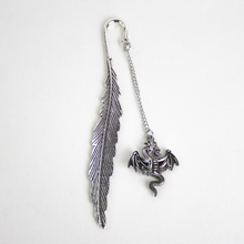 Charger l'image dans la galerie, Marque page métal Plume de Dragon Argenté luginae