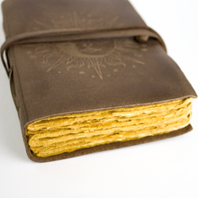 Charger l'image dans la galerie, Carnet cuir véritable soleil et lune luginae
